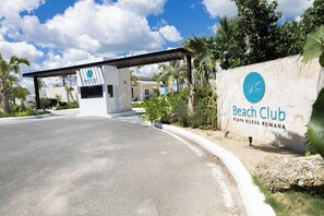 หาดส่วนตัว, คาบาน่า (ฟรี), ผ้าเช็ดตัวชายหาด, วอลเลย์บอล