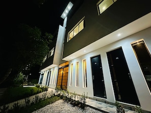 Front of property - Hotel La Casona San Sebastian  (Puerto Triunfo)