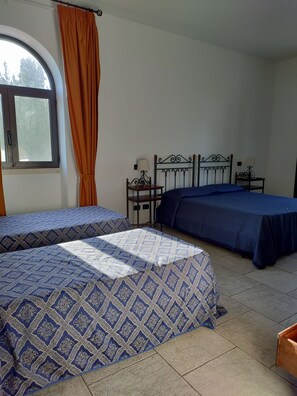 1 bedroom, bed sheets