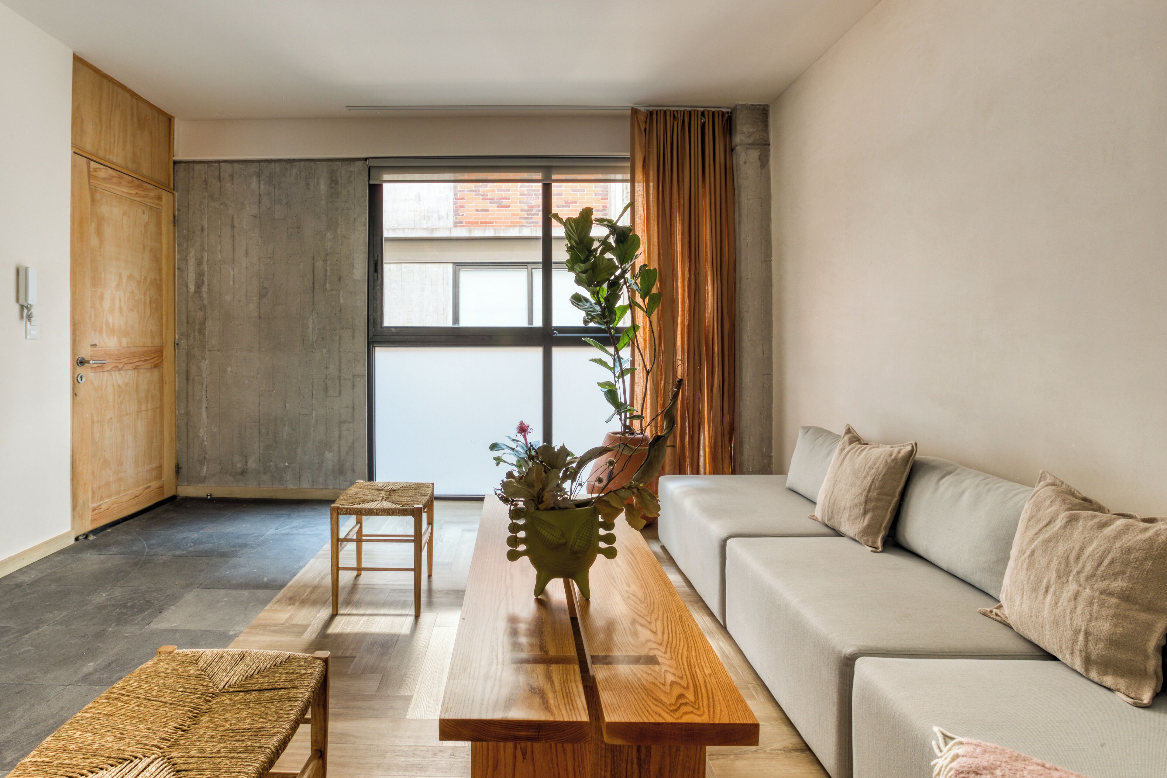 Departamento Deluxe | Área de sala de estar | Smart TV de 32 pulgadas con canales digitales 