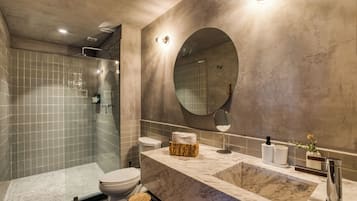 Departamento Elite | Baño | Regadera, secadora de cabello, toallas, shampoo