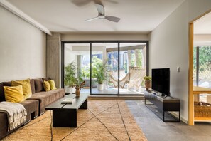 Departamento Elite | Área de sala de estar | Smart TV de 32 pulgadas con canales digitales 