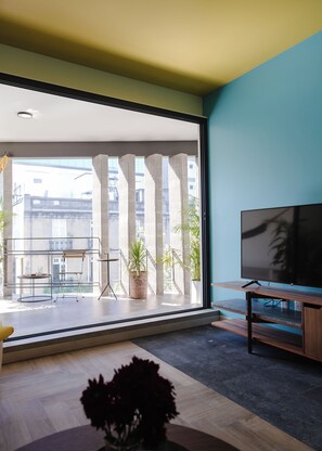 Deluxe Apartment | Living area | 32-inch Smart TV with digital channels - SINALOA 49 by Mr. W (Mexico City)