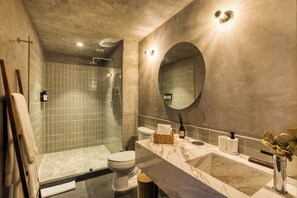 Departamento Elite | Baño | Regadera, secadora de cabello, toallas, shampoo 