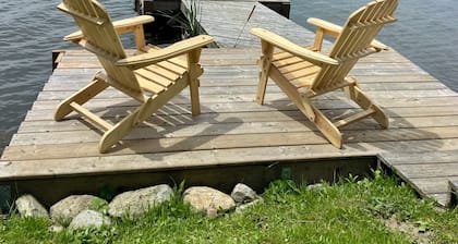Cozy Lakeside Cottage on Lake Scugog