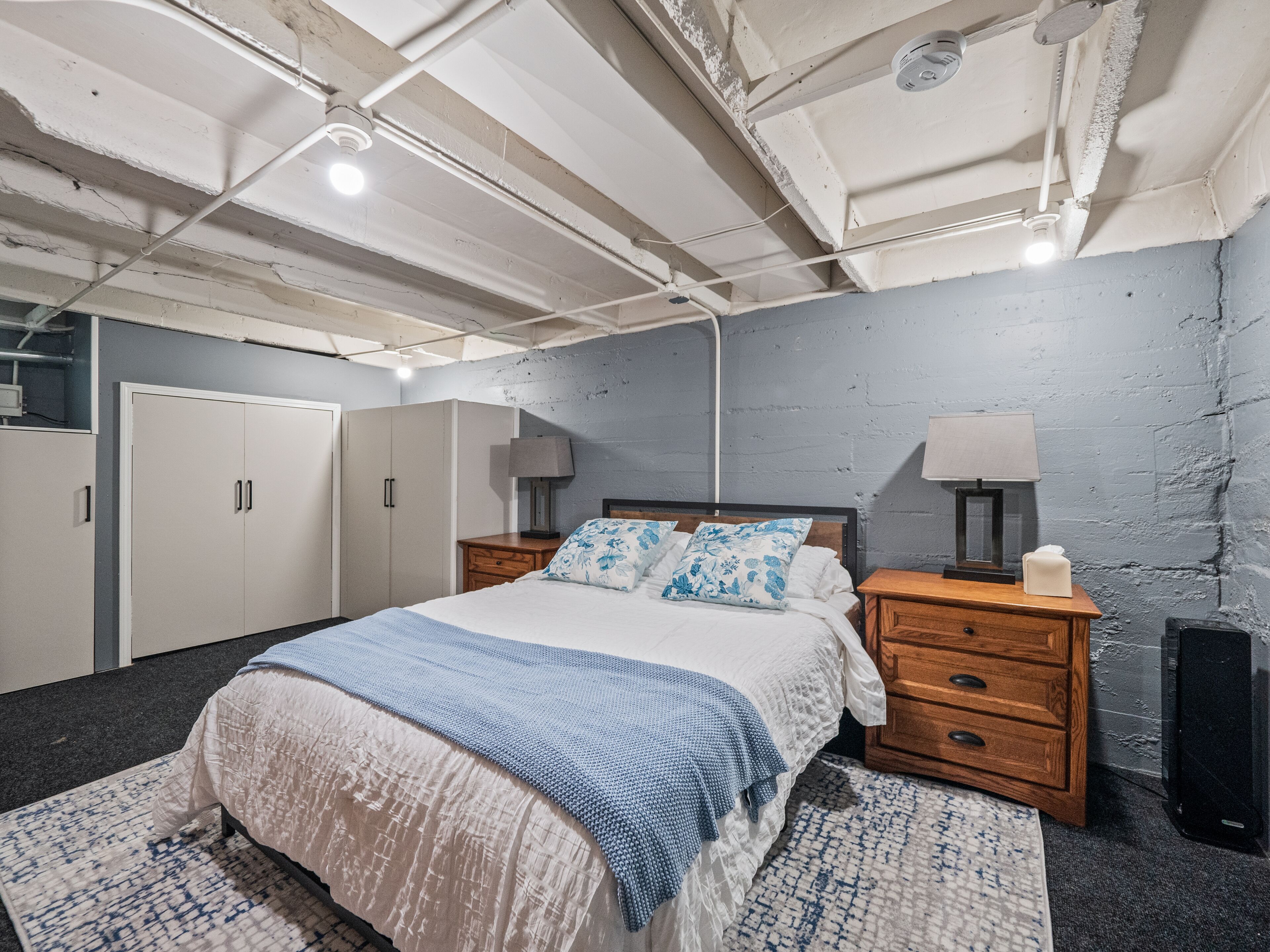 3 habitaciones, tabla de planchar con plancha, wifi y ropa de cama 