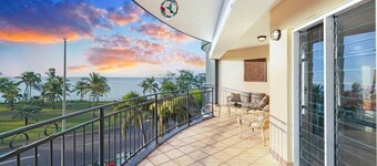 Nightcliff Foreshore: Seaview  ~ Pool  ~ Workspace
