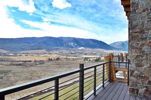 Property grounds - R 703 | Luxury Retreat - Views & Ski Access (Eden)