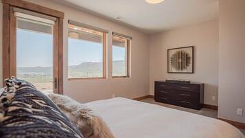 3 habitaciones, escritorio, tabla de planchar con plancha y wifi gratis