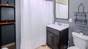 Combined shower/tub, hair dryer, bathrobes, towels