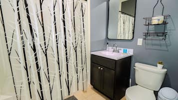Economy Studio | Bathroom | Combined shower/tub, hair dryer, bathrobes, towels