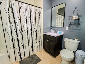 Economy Studio | Bathroom | Combined shower/bathtub, hair dryer, bathrobes, towels - Columbus Hotel (Middletown)