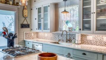 Frigorífic, microones, forn i placa de cuina