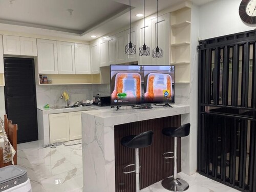 We provide transport going to shopping center, restaurants and tourism office.