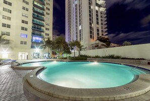 Pool - Lovely 2-bedroom vacation home, ocean view (Hollywood)