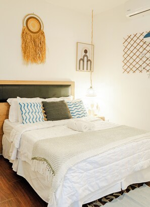 Double Room | Frette Italian sheets, premium bedding, blackout drapes, free WiFi - Barú (La Libertad)