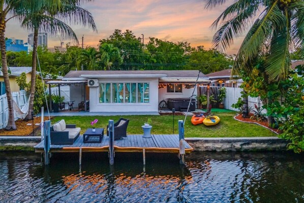 Terrace/patio - RiverwalkVilla I WaterFront I Dock & Jacuzzi (Fort Lauderdale)