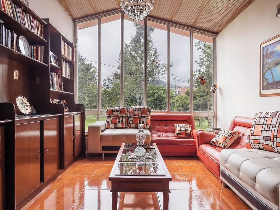 35-inch Smart TV with cable channels, Netflix, streaming services