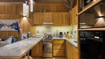 Appartement Majestueux | Cuisine privée | Micro-ondes, cafetière/bouilloire