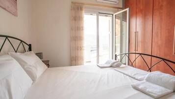 Superior Apartment | Hypo-allergenic bedding, individually decorated, individually furnished