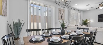Exclusive Luxstay: Indulge in Opulence in the Heart of Las Vegas 5Bed/3Bath
