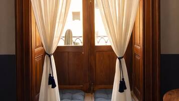 Design Room, 1 Queen Bed, Private Bathroom | Balcony view