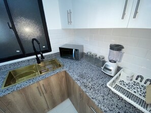 Mikrobølgeovn, ovn og kokeplater