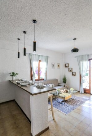 Interior - Beachfront Deluxe Apt. (Pefkochori)