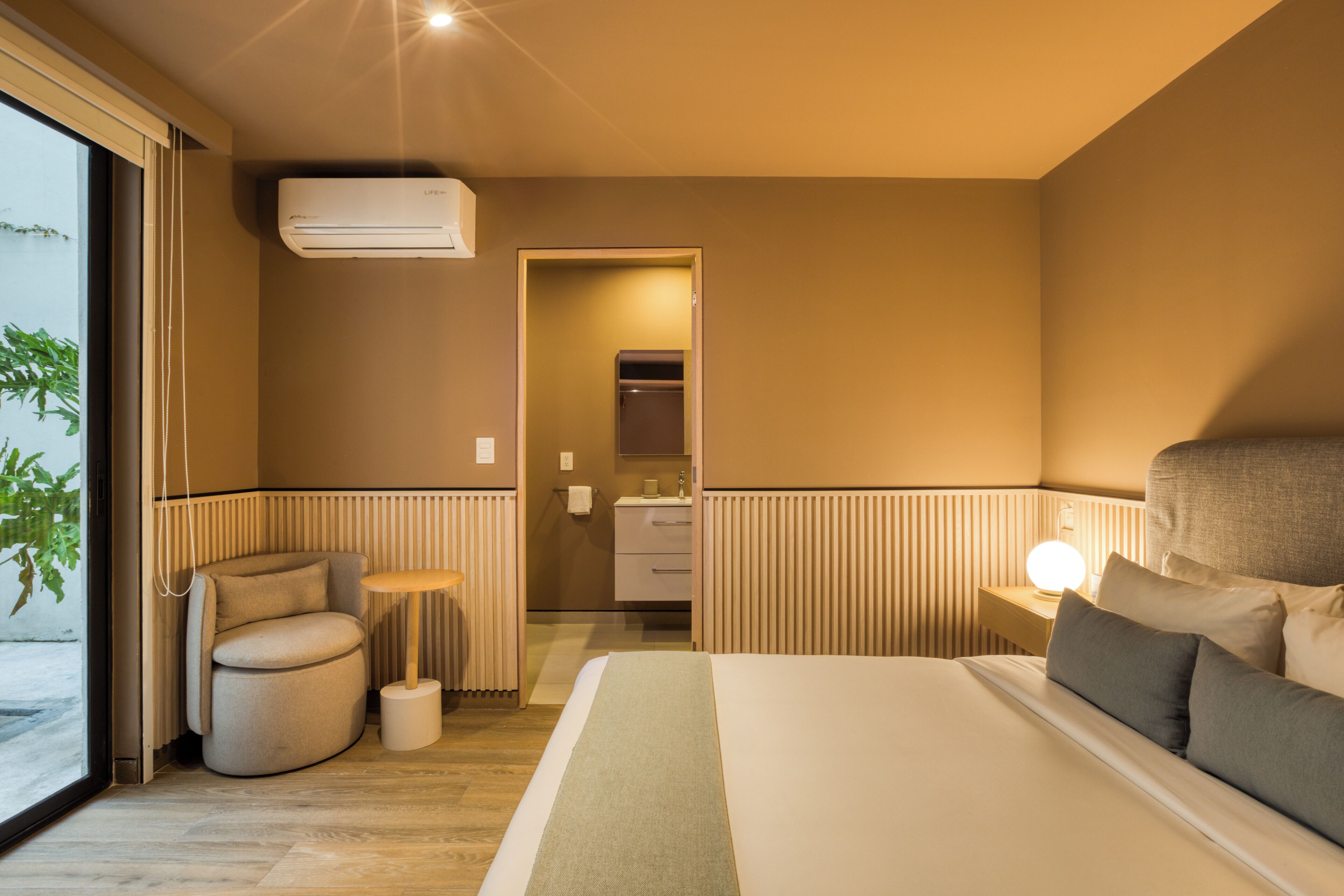 Apartamento conforto, 2 quartos, para não fumantes, cozinha | Cofres nos quartos, Wi-Fi de cortesia