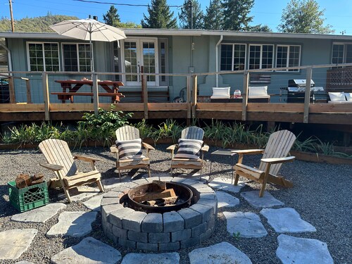 New - Down By The Rogue River - With Fire Pit