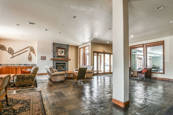 Exterior - Oro Grande 308 (Keystone)