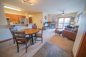 Exterior - Oro Grande 308 (Keystone)