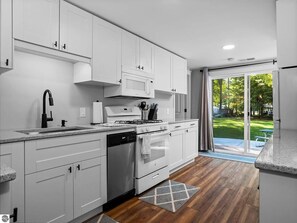 Fridge, microwave, oven, stovetop - Newly Renovated Cottage on Wolf Lake (Baldwin)