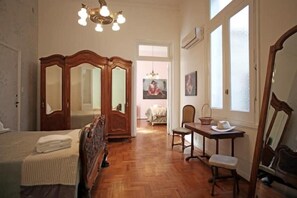 4 bedrooms, in-room safe, desk, iron/ironing board - Bohemian, 4-Bedroom Home in San Telmo (San Telmo)