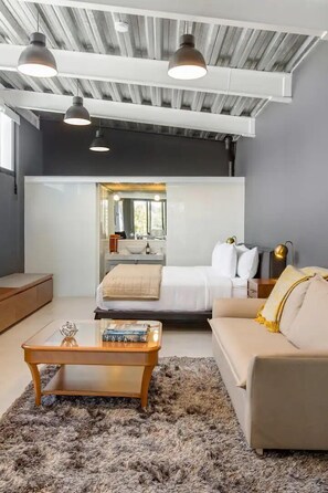 Loft ejecutivo | Zona de estar | Televisión de pantalla plana de 42 pulgadas con canales digitales