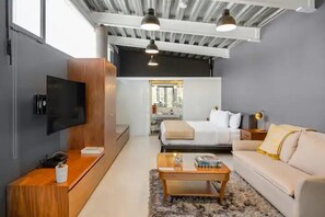 Loft ejecutivo | Zona de estar | Televisión de pantalla plana de 42 pulgadas con canales digitales