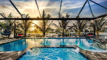 Innenpool, beheizter Pool