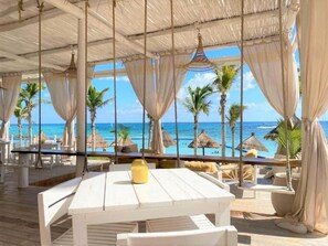 Outdoor dining - Caribbean Golf & Beach Haven (Akumal/Tulum)