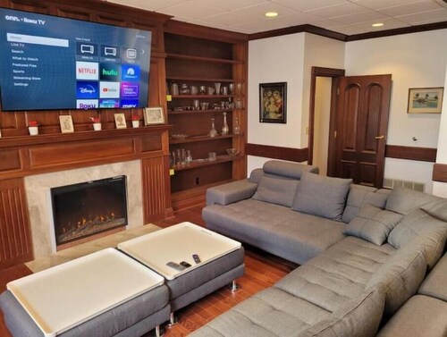 Mj's Place. 2-bedroom apartment just 3 minutes to Indiana Dunes National Park