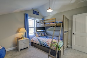6 bedrooms, iron/ironing board, WiFi