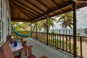 Property grounds - Beachfront Family Villa with Breathtaking Views (Placencia)