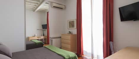 1 habitación, wifi y ropa de cama