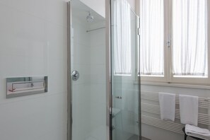 Dusch, hårtork och bidé