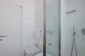 Dusch, hårtork och bidé