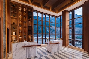 Lobby lounge - Four Points By Sheraton Sonmarg Resort (Gund)