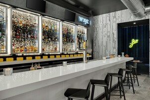 Cocktail bar