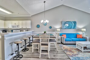 Dining - Relaxing 2BR Unit with Pool View (Myrtle Beach)