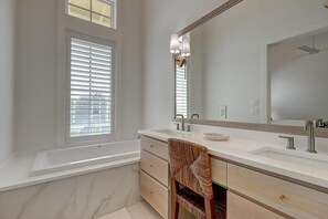 House (5 Bedrooms) | Interior - Bahama Mama 247 MA (Port Aransas)