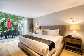 Apartamento premium, 1 cama King, varanda | 1 quarto, cofres nos quartos, quartos à prova de som, Wi-Fi de cortesia