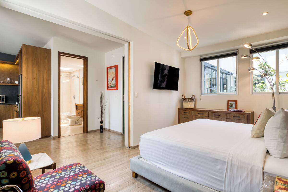 Luksus-loftsleilighet, 1 kingsize-seng | 1 soverom, safe på rommet, lydisolert og wi-fi (inkludert)